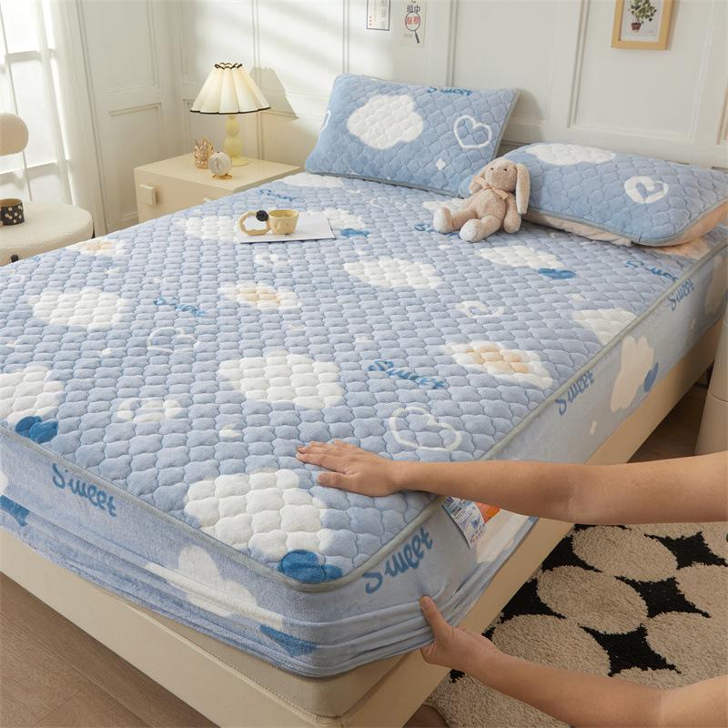 Mother-and-baby Milk Velvet Padded Bedspread with Cotton Padded Single and Double Simmons Bedspread Mattress Protective Cover