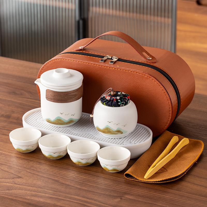 Hand-painted distant mountain travel Guochao Kuaike cup, one pot of four cups, light luxury business travel tea set, high-end souvenir
