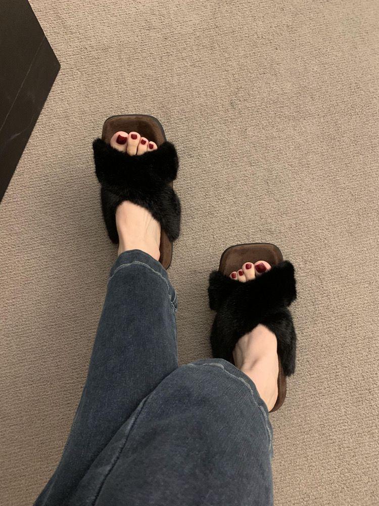 

Foreign trade explosion leopard print cross with hairy drag girl 2024 autumn and winter new casual thick bottom outer wear plush slippers 40 чорний