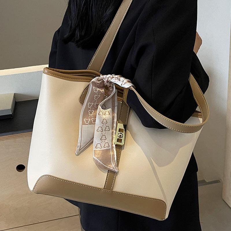Tote bag, new fashion women's bag, large capacity shoulder large bag, high-end sense work commuter bag, luggage