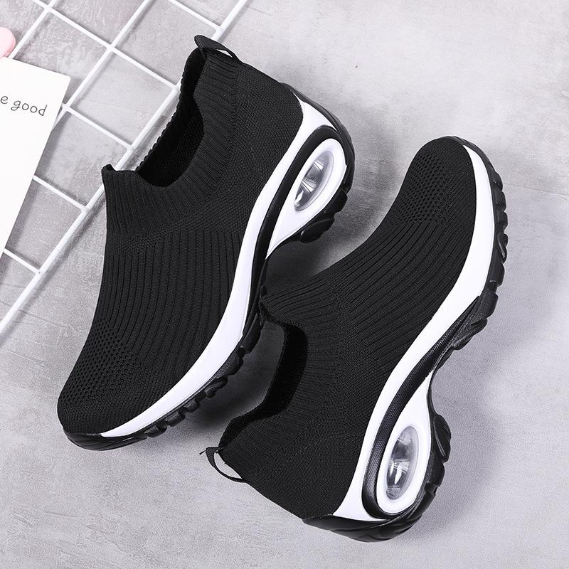 Soft-soled comfortable flat-soled leather shoes Chinese shoes Grandma shoes Spring and autumn mother shoes Single shoes