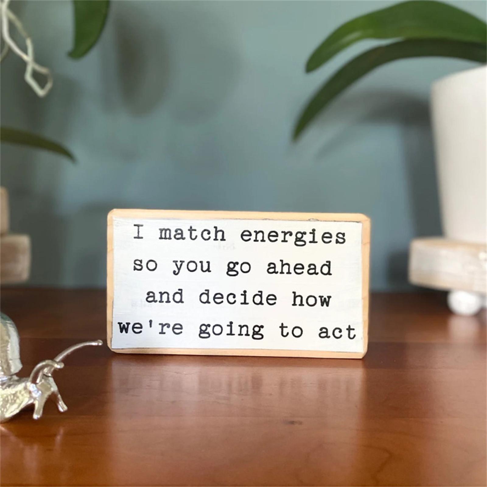 

Прикраса із веселим слоганом, смішний дерев’яний знак на офісному столі, орнаменти на полиці з дерев’яних блоків One Size