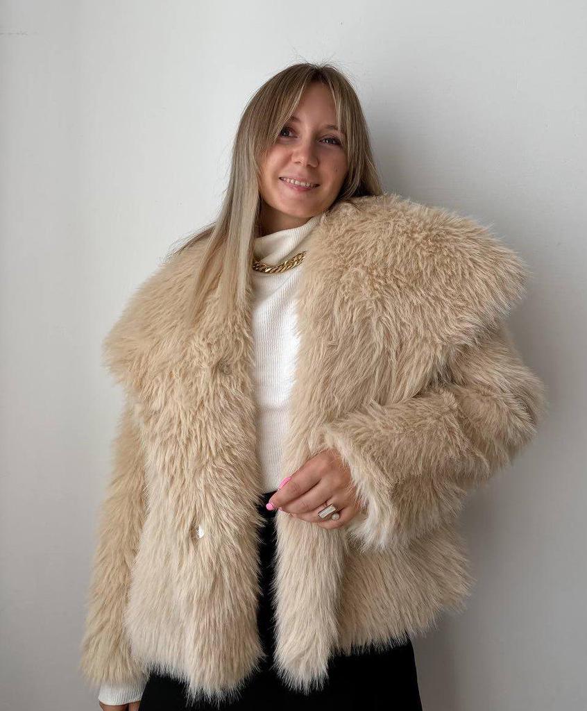 Stylish European & American Faux Fur Coat with Large Lapel, Short Length, Fluffy Plush Material for Women's Fashion.