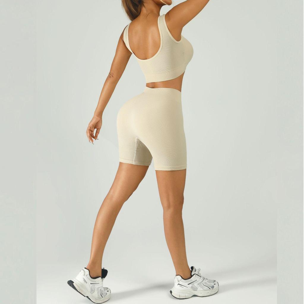 Seamless High-Elastic Yoga Set: Square Neck Vest & Peach-Contour Shorts