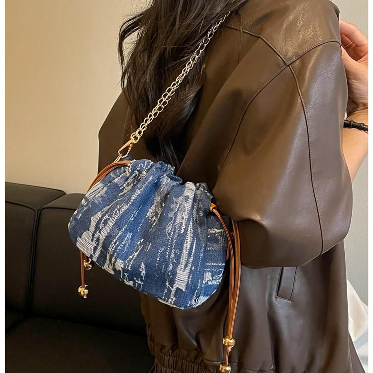Silk Spring 2026 Stylish Chain Drawstring Bucket Bag - Women's Single Shoulder Crossbody Bag