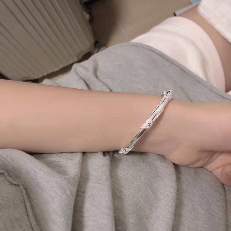 Bracelet jonc fleur en cuivre blanc plaqué argent - Collection Trois vies trois mondes Bracelet polyvalent pour femmes