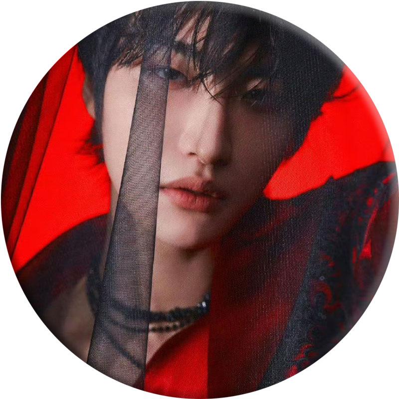 ATEEZ  IN YOUR FANTASY  Значок-зеркальце Брелок Подвеска Мирового Турне 2025. Badge