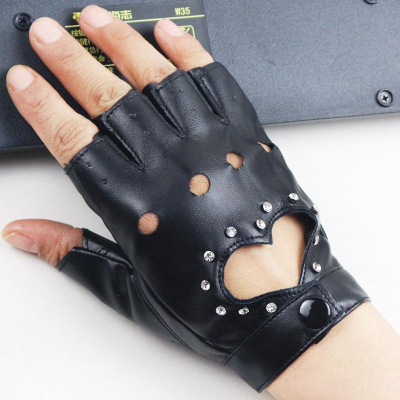 

Перчатки кожаные без пальцев в форме персикового сердца average size