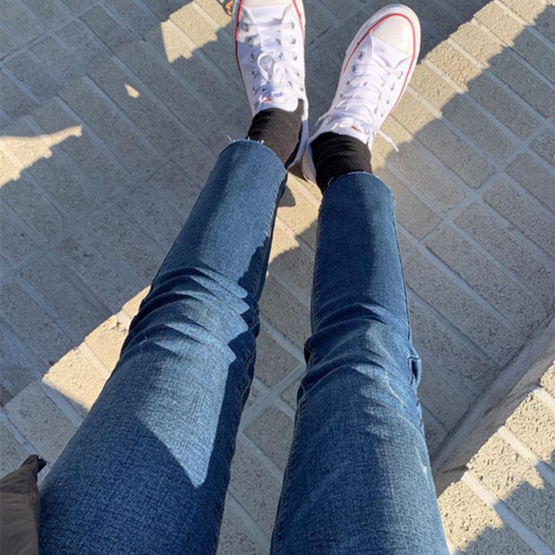 

High-Waisted Velvet Lined Cigarette Jeans for Petite Women - Slim-Fit, Straight Leg Pants for a Longer Look in Autumn & Winter. 32