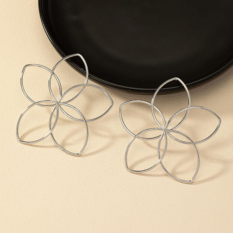 Pendientes de Flores Huecas Retro Estilo Coreano: Diseño de Nicho Elegante para Mujeres