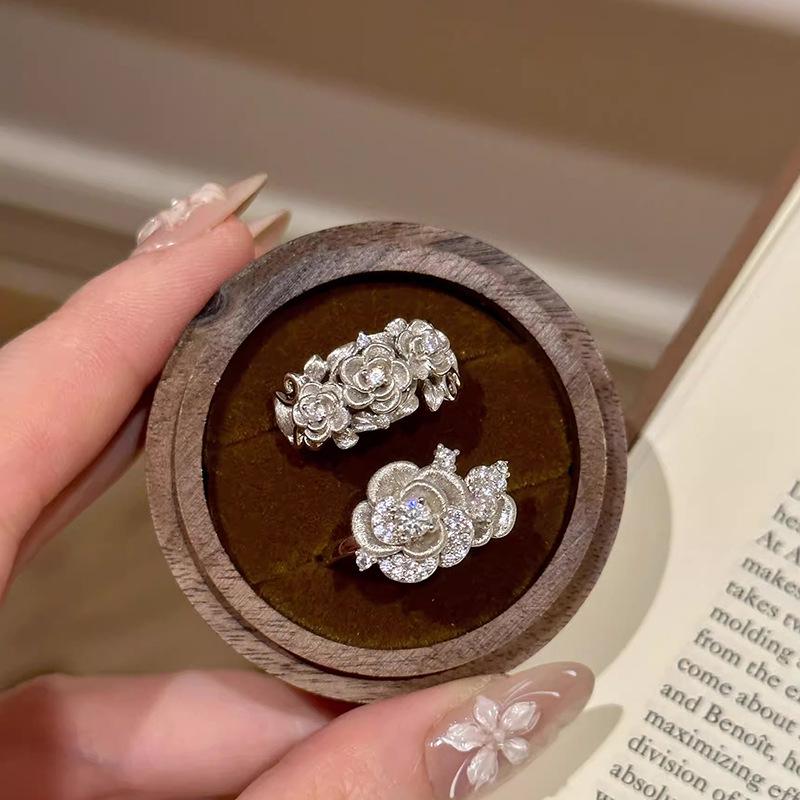 Xiaohongshu Bestseller: Twin Flowers Brushed Rose Ring for Women