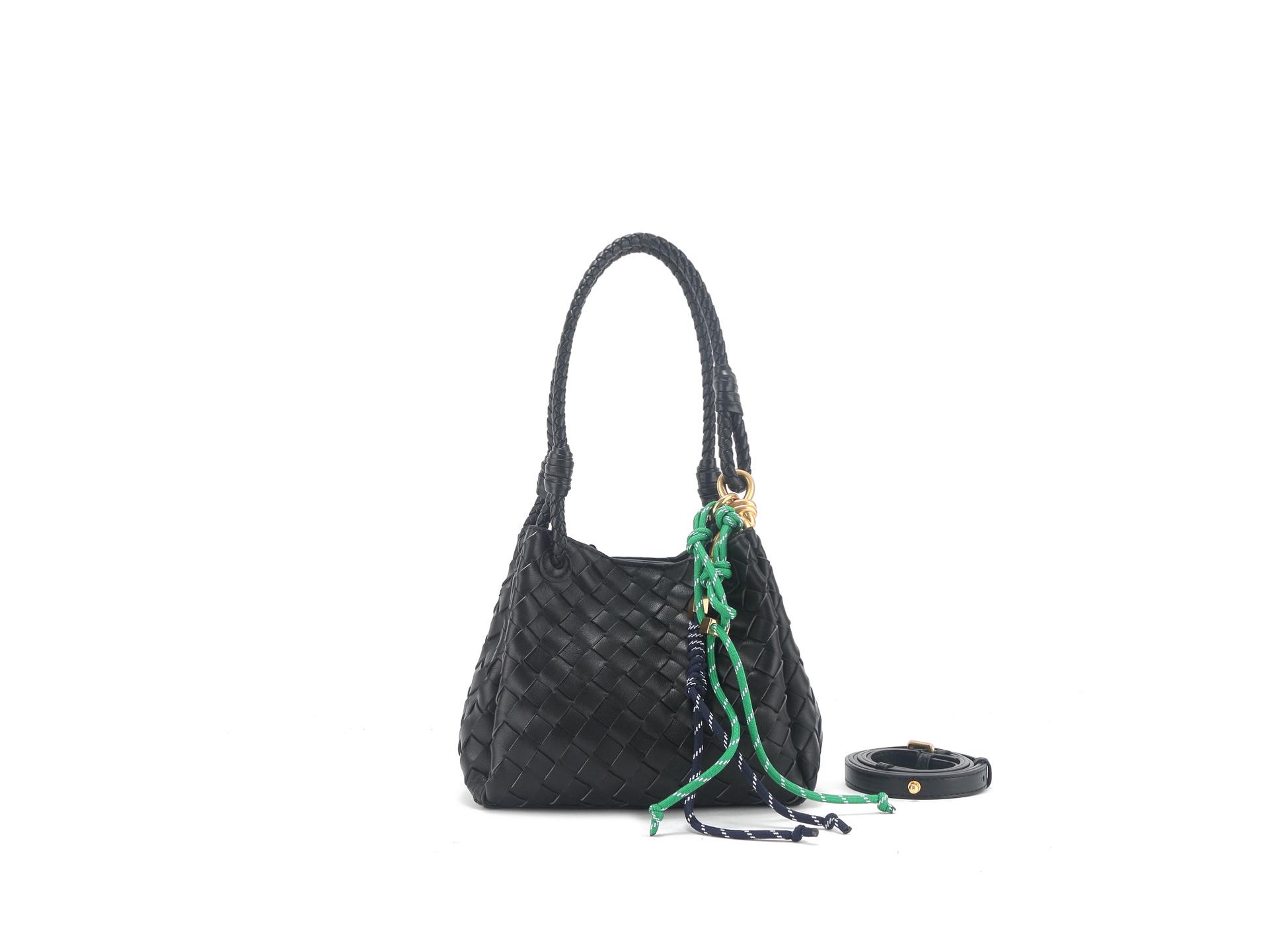 

Та же модель, что и у Xiaohongshu: Плетеная сумка, дамская сумочка, сумка-мессенджер, сумка через плечо Fresh Niche, сумка подмышкой. 18×12×17 cm чёрный