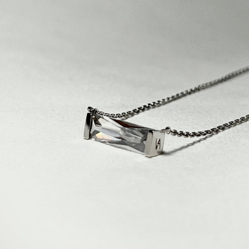 Vingt six Avril 3-n18 clear bold baguette necklace