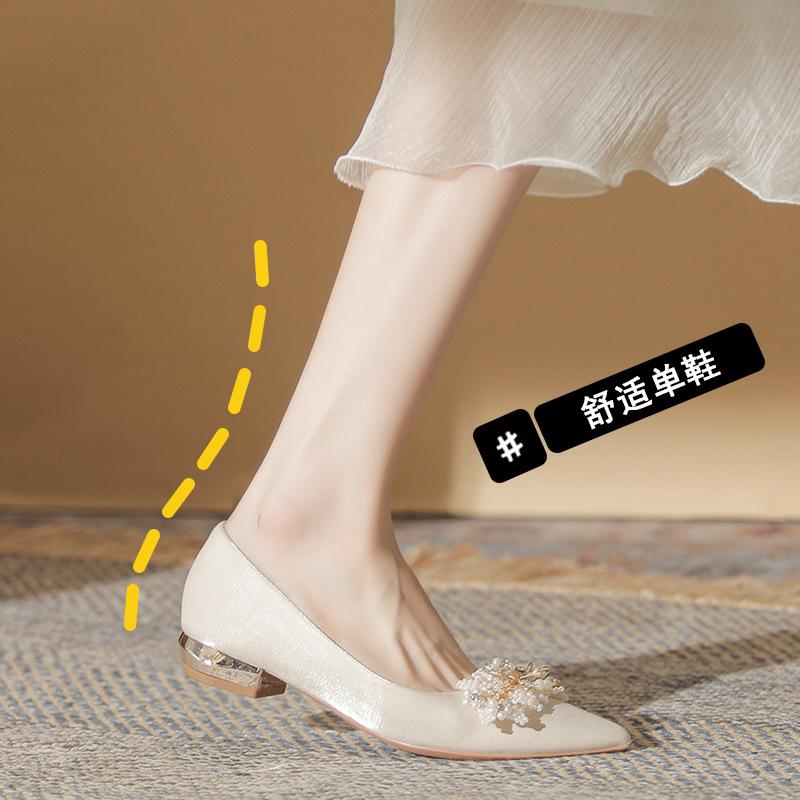 211-2 Pointed Flat Shoes Women's 2025 New Low-heeled Wedding Shoes, Shallow Mouth Is Not Tired, Thick Heel French Pearl Single Shoes