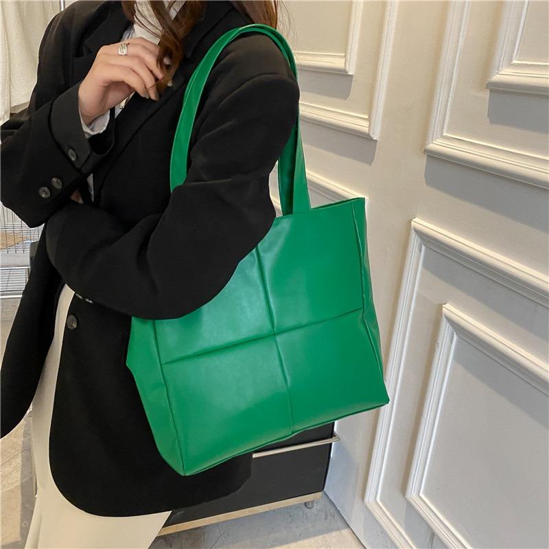 High Texture Fashion Design Large Capacity Commuter Bag Women's Bag New Autumn and Winter Fashion Down Shoulder Bag