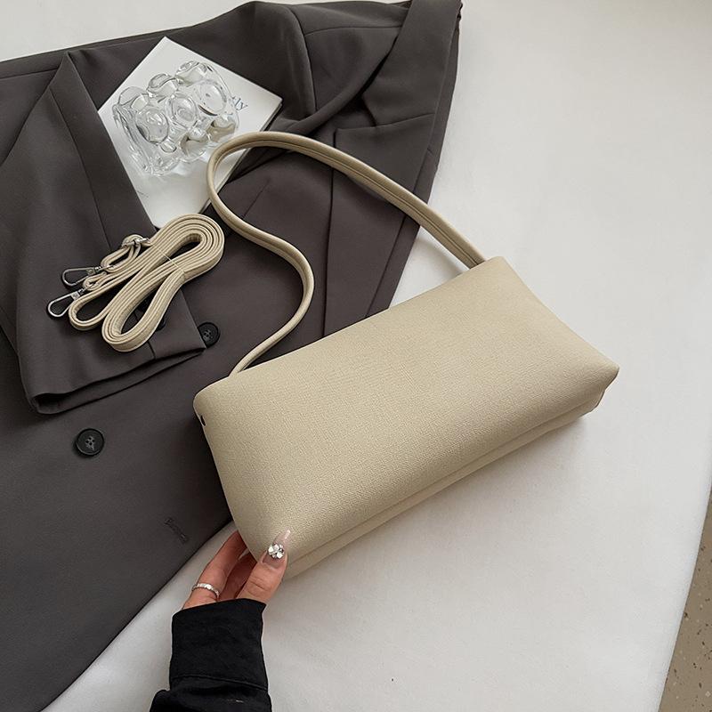 

Niche design retro underarm bag women s new high-end fashion large-capacity shoulder messenger bag