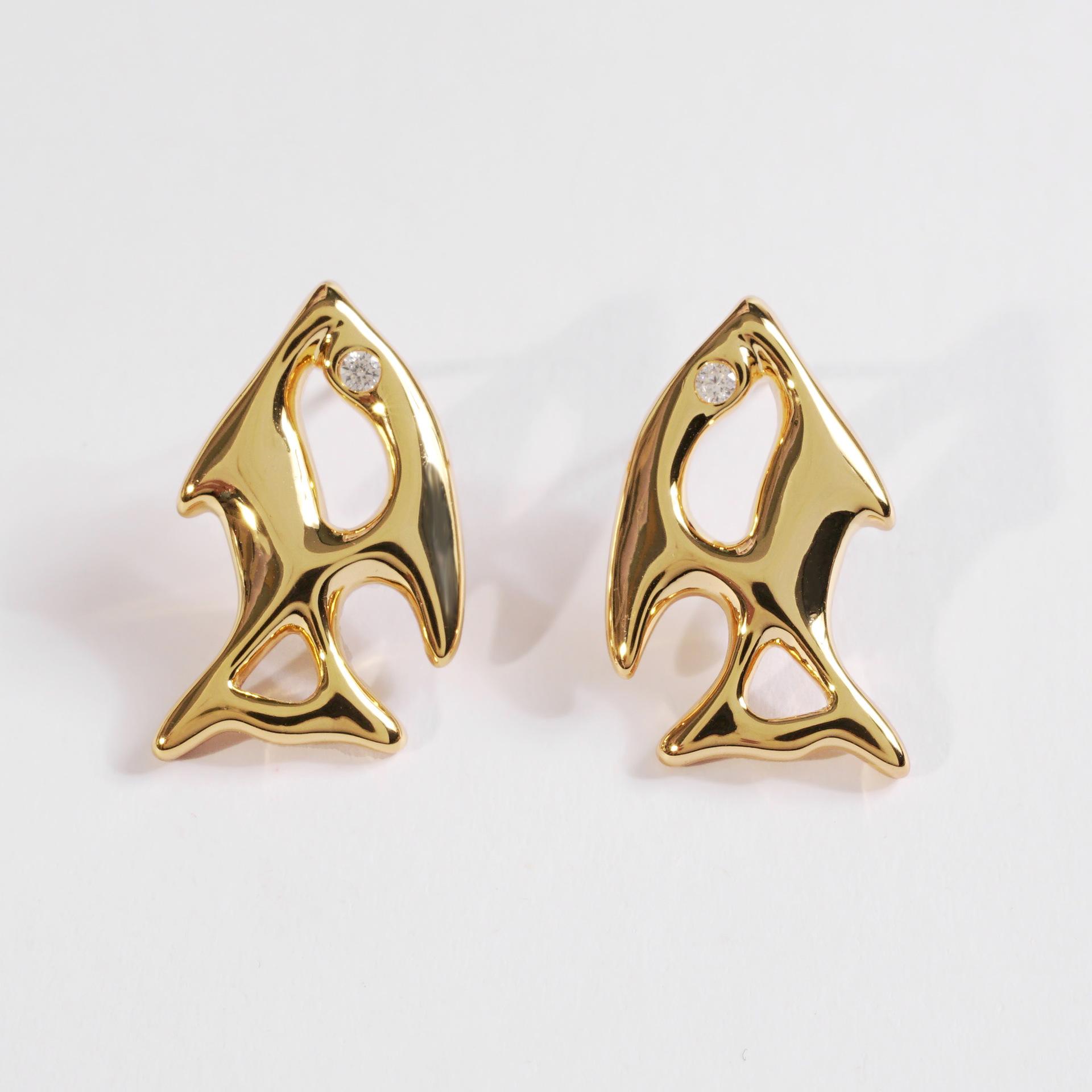 

European and American fashion original design earrings light luxury high sense S silver needle stud earrings personalized zircon earrings