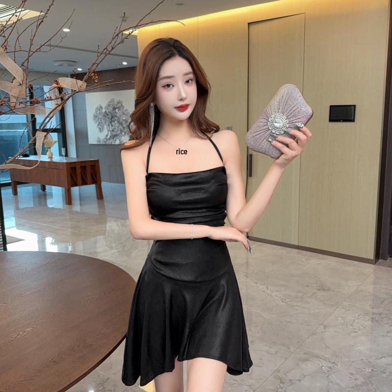 

Очаровательное облегающее платье с открытыми плечами и на бретелях-спагетти, с нерегулярной юбкой «рыбий хвост» Small чёрный