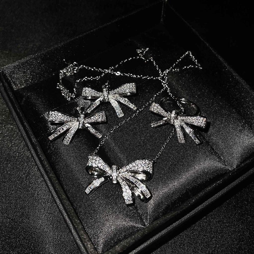 Women's Luxury Butterfly Jewelry Set: Elegant Bow Necklace & Ring