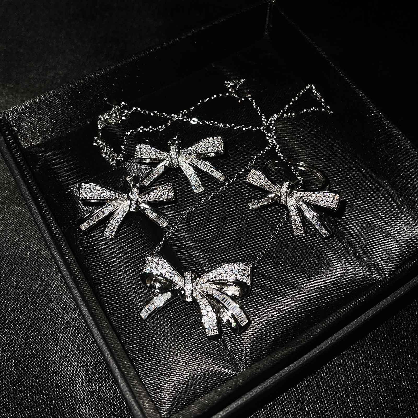 

Women s Luxury Butterfly Jewelry Set: Elegant Bow Necklace & Ring