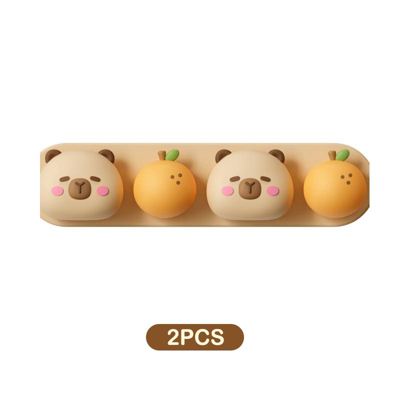 

2 шт. Милый клип для кабеля капибары, самоклеящийся держатель для проводов, органайзер, настольное хранилище для фиксации кабелей, для дома, офиса, автомобиля, для организации кабелей