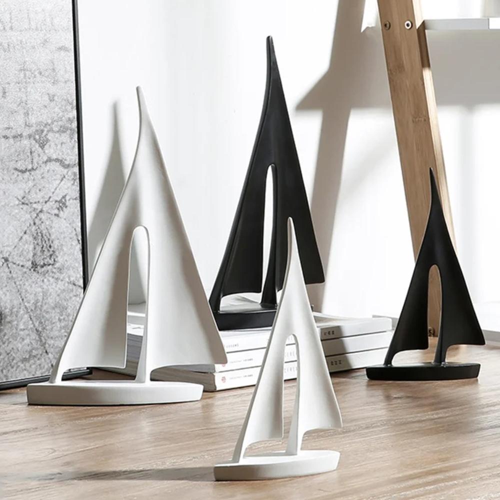 Creativity Smooth Sailing Sailboat Ferry Hollow Out Resin Golden Crafts Ornaments Modern Home Decoration Furnishings Figures