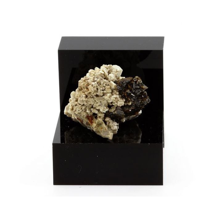 Sphène sur Orthose 167.2 carats