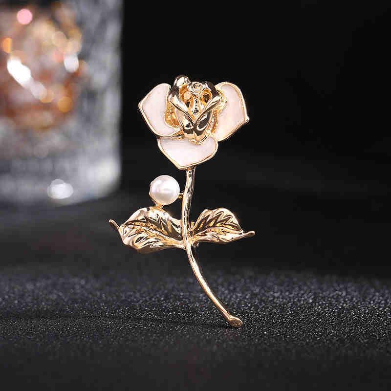 Korean Style Pearl Brooch: Versatile Floral Diamond Pin for Women's Coats