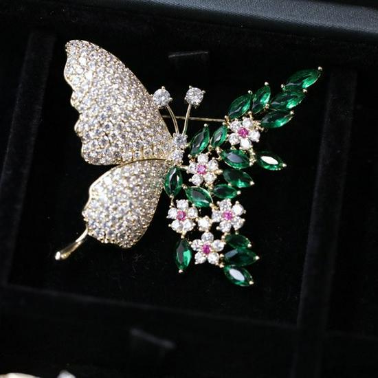 Bo Xin Yun High-End Zirconia Plum Blossom  Green Butterfly Brooch - Elegant Chinese Style Festival Gift for Mom