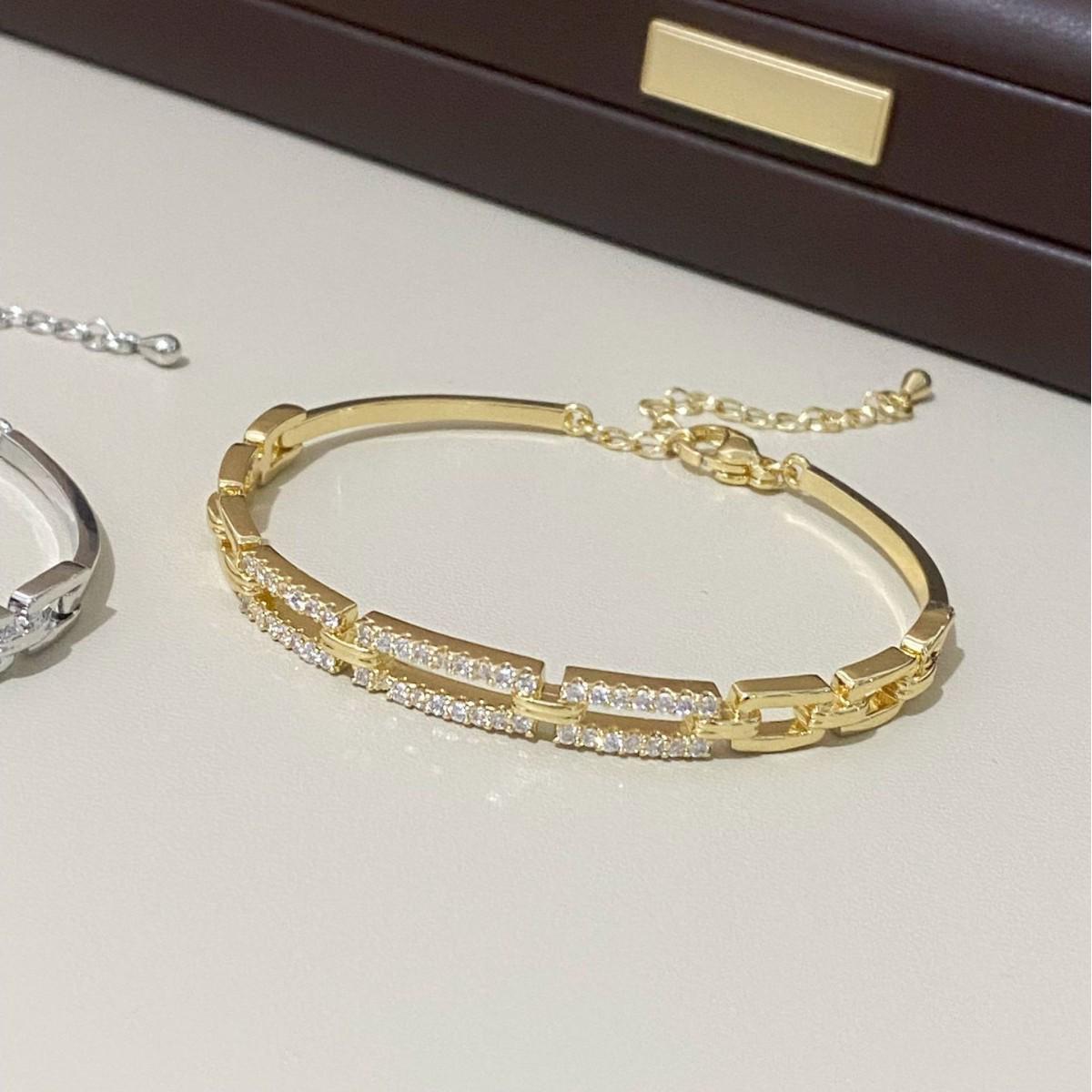 French Geometric Zirconia Bracelet - Elegant, Unique Design, Versatile Women s Hand Jewelry