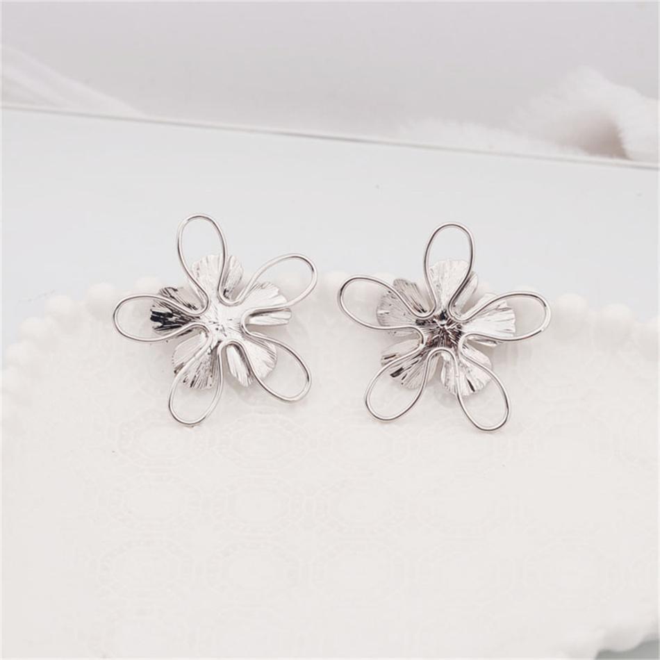 Übertriebene Große Webblumen Metall Goldene Stecker Ohrringe für Frauen Ohrschmuck Accessoire