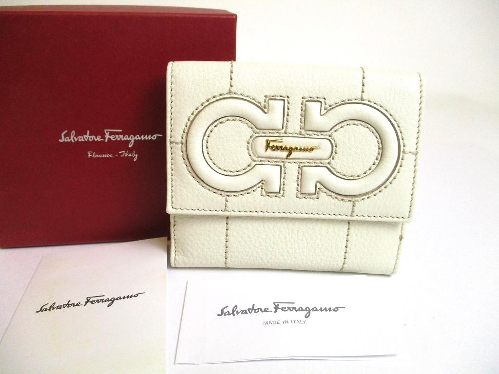 Authentic Salvatore Ferragamo Gancini White Leather Gold H/W Bifold Wallet #a562  Refurbished