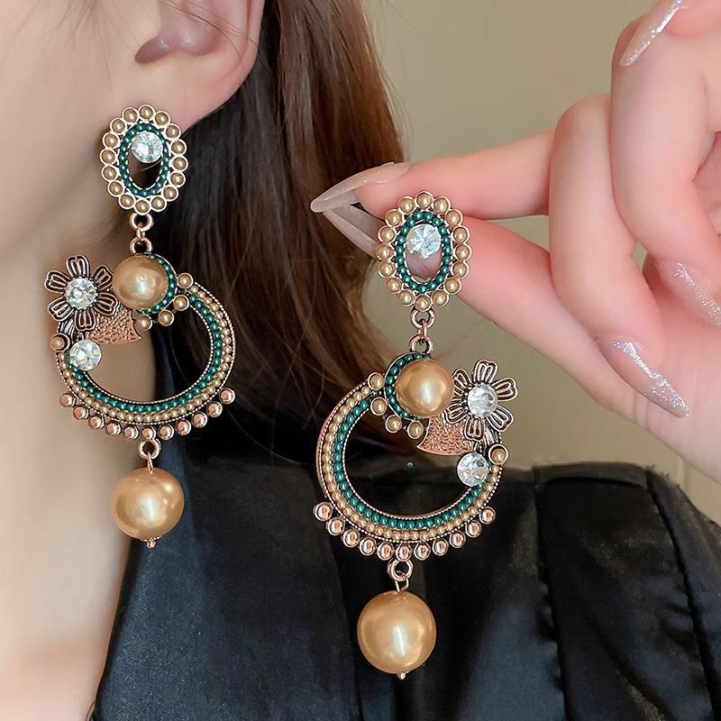 Bohemian Ethnic Tassel Bell Pendant Stud Earrings - Retro, Nostalgic, Elegant Style