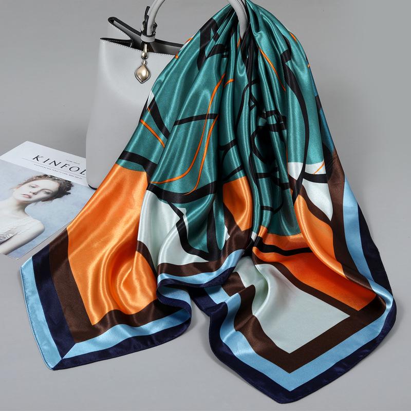 Foulard quadrato in seta stile influencer: Sciarpa da collo da donna alla moda, Sciarpa, Protezione solare, Garza stampata, Accessorio per abbigliamento professionale