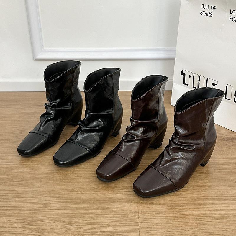 With stacked square head short boots, women's autumn fashion short tube inner height increase, thick heel square head skirt, thin boots, no