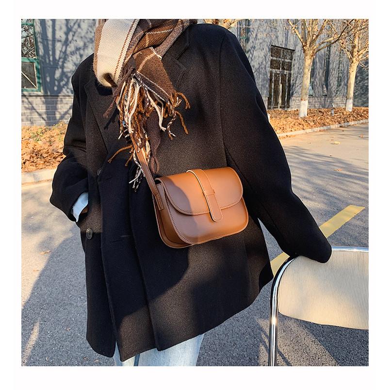IELGY Texture Trendy Fashion Retro Messenger Bag All-Match Simple Saddle Bag