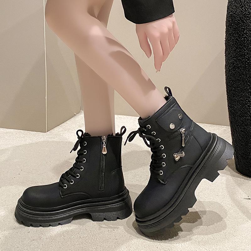 fashion Winter Chunky Platform Combat Boots Women Thick Bottom Plush Warm Ankle Boots Woman Fashion Metal Decor Motorcycle Booties 2024