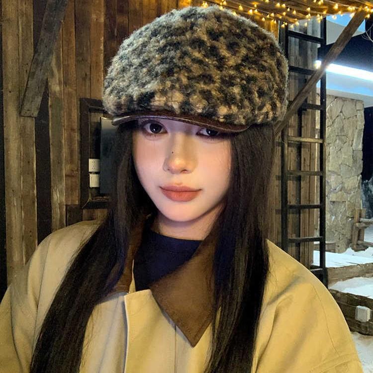Velvet Leopard Print Forward Hat for Women In Autumn and Winter Versatile Personality Beret Windproof and Warm Baseball Cap