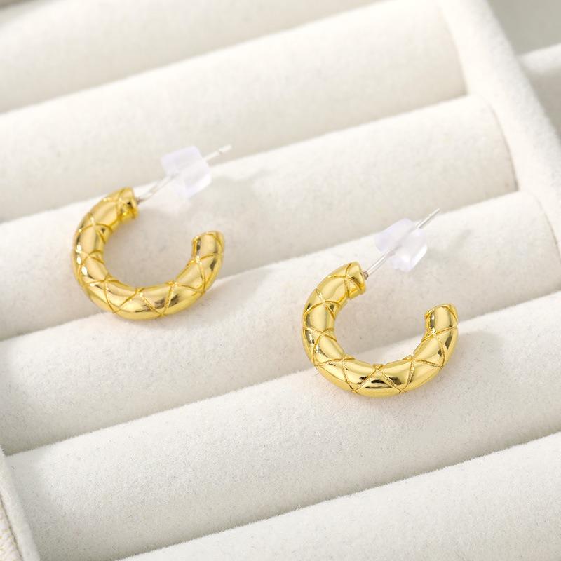 Creative and simple crack ear buckle earrings women's sweet and cool temperament versatile earrings