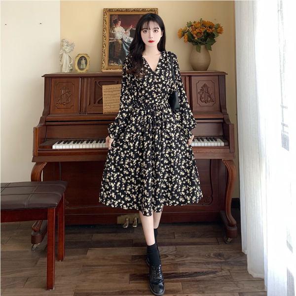 Floral dress autumn women's clothing new French black skirt small temperament autumn bottom dress