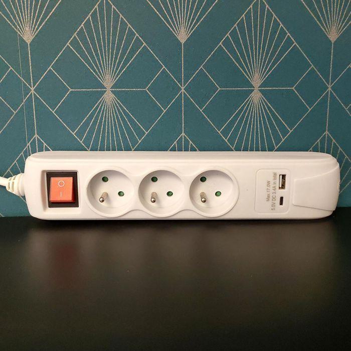 Bloc Multiprise - BOXELEC - 3500W - 3 Prises Classiques - 2 Ports USB - Câble 1M
