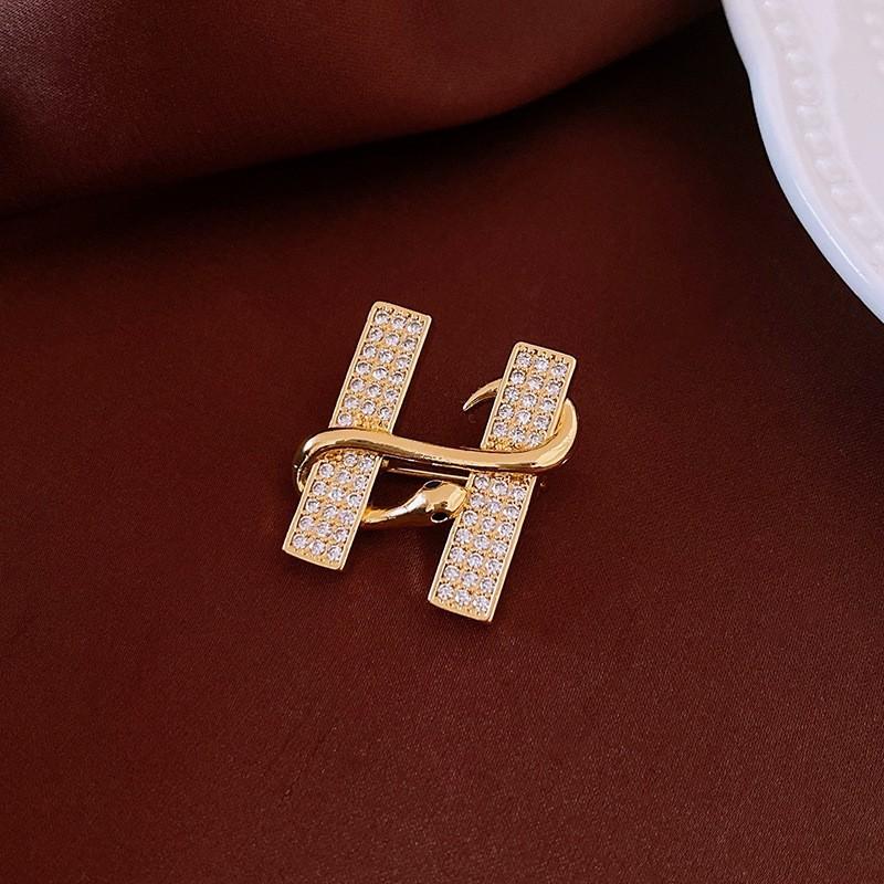 Średniowieczna Vintage Broszka z Kontrastującą Pszczołą Inkrustowana Diamentami Retro Lekki Luksus High-endowa Korsaż Wykwintne Wszechstronne Dodatki Kobiety