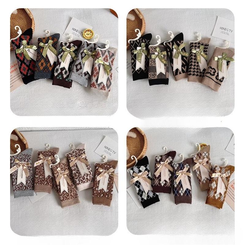 5 Pairs of Thick Mid-calf Socks for Women In Autumn and Winter, Retro Leopard Print Warm Combed Cotton Pile Socks for Women