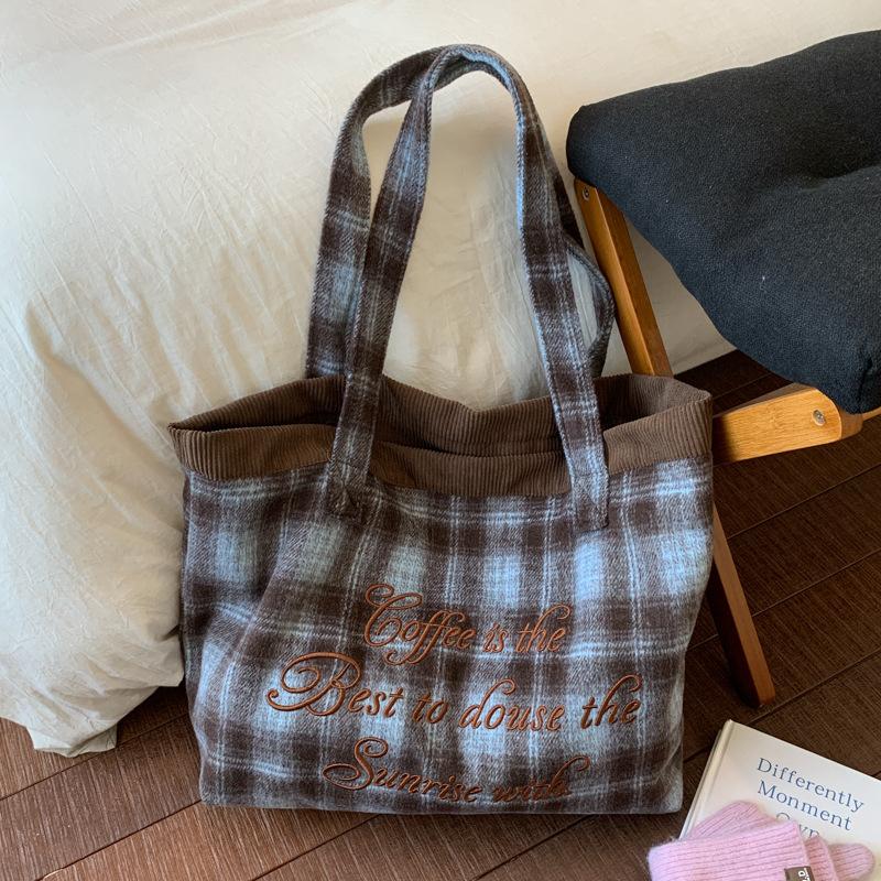 

2025 new woolen plaid large-capacity tote bag for college students, shoulder bag for class, literary and leisure canvas bag for women синий