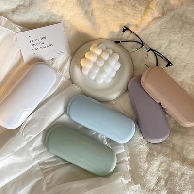Tragbare cremefarbene Brillenetui, niedliche Sonnenbrillen-Myopie-Brillen-Aufbewahrungsbox