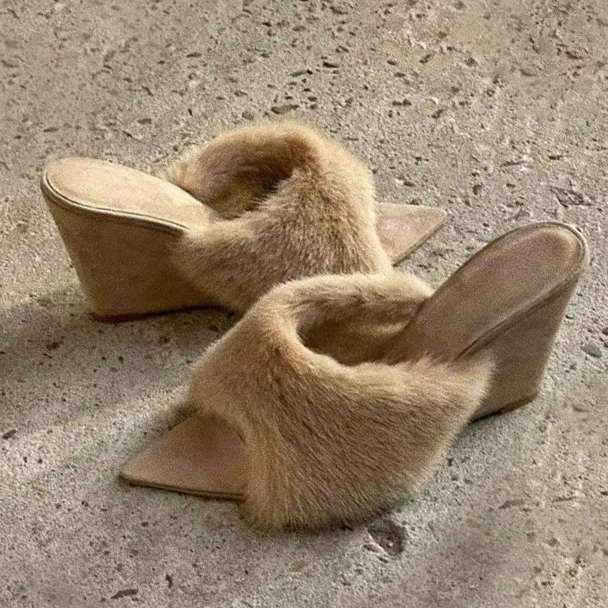 Spice girl millennial style fluffy slippers summer wear fluffy cool slippers beautiful pointed wedge heels high heels 35