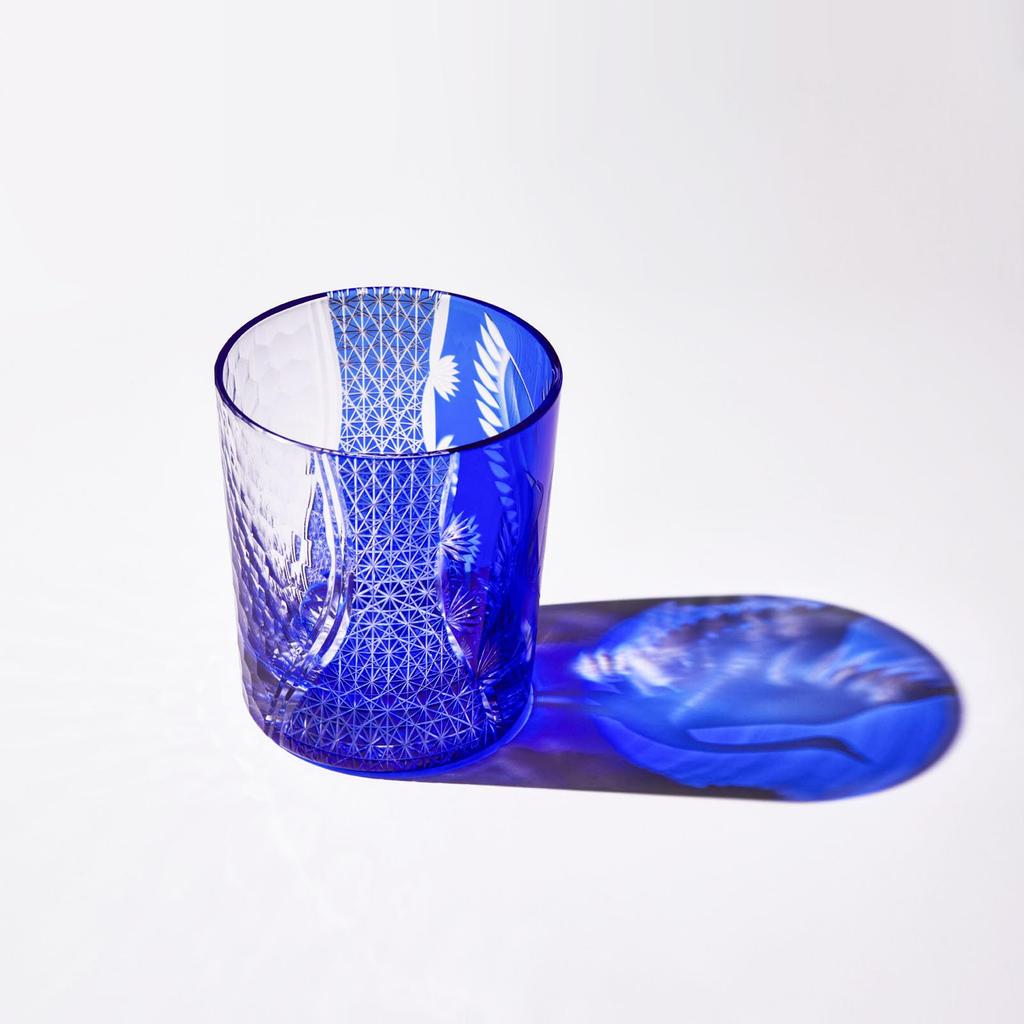 FONYUHUA Cut Glass Rock Glass - Stylish Crane and Chrysanthemum Pattern - Comes in a Paulownia Wood Box - Suitable for Alcohol, Sake, Beer, Whiskey -