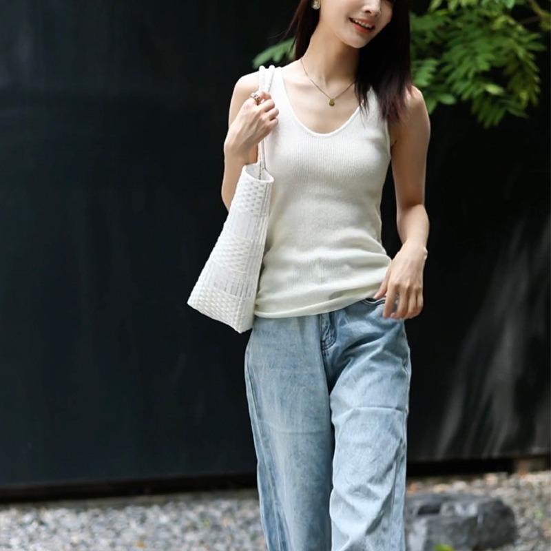 New pure wool nude chicken heart collar knitted suspender women's singles wear stacked wear 0 wool collar bottoming vest top