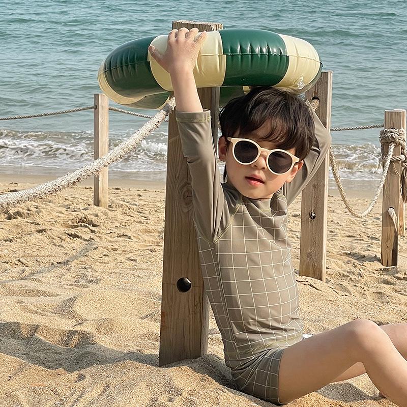 

Детский купальник с длинным рукавом быстросохнущий в клетку цвета хаки 130 cm