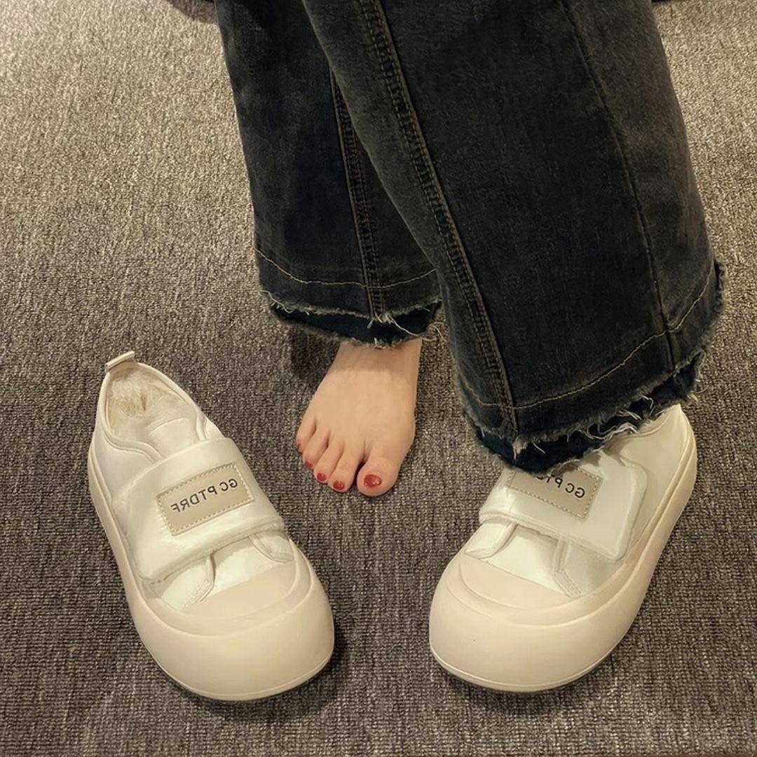 

Те же туфли-хлеб на липучке с кукольной головой на толстой подошве 2025 осень-зима новые повседневные маленькие белые туфли универсальная женская обувь 40